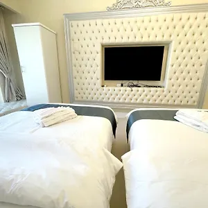 Royal Beach Residences Хостел